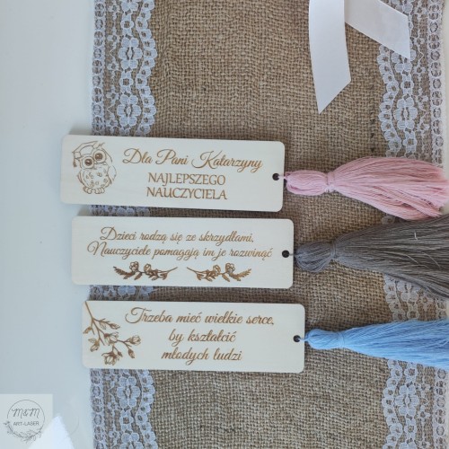 grawerowana zakładka do książki na dzień nauczyciela.jpg