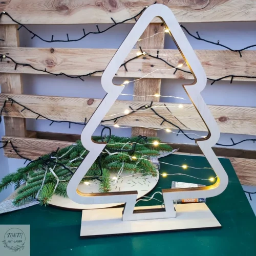 drewniana-choinka-z-lampkami-led.webp