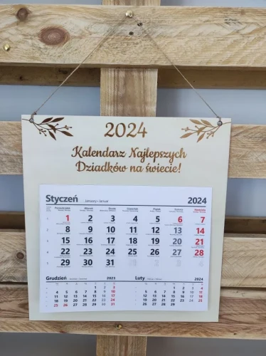 grawerowany-kalendarz-na-dzień-babci-i-dziadka.webp