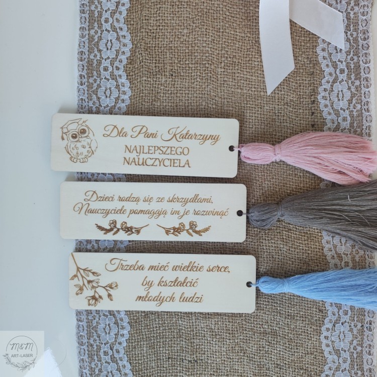 grawerowana zakładka do książki na dzień nauczyciela.jpg