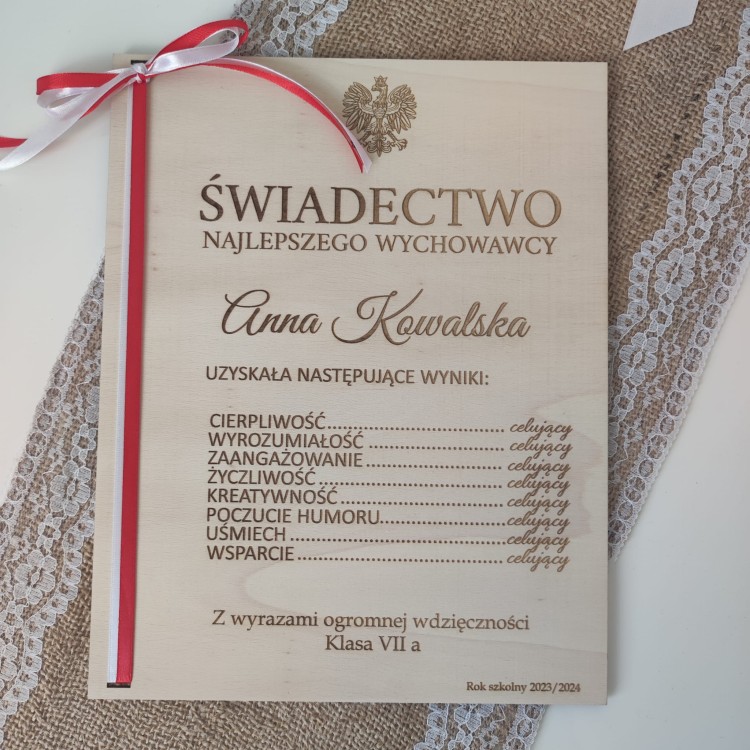 świadectwo z paskiem dla najlepszego nauczyciela na dzień nauczyciela.jpg