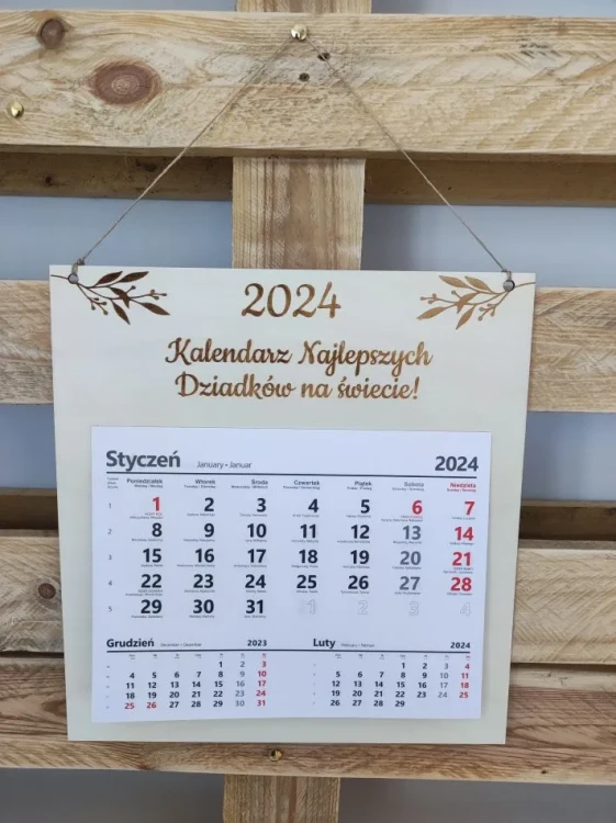 grawerowany-kalendarz-na-dzień-babci-i-dziadka.webp