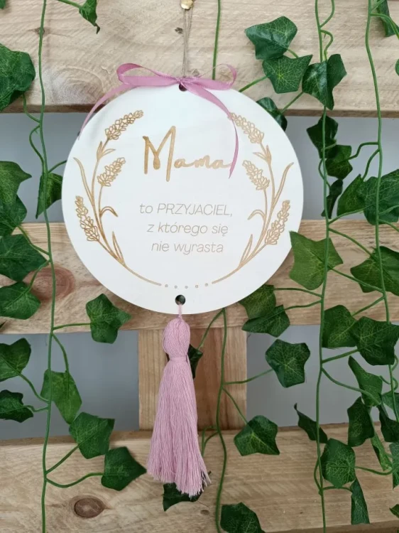 Personalizowana-tabliczka-z-chwostem-na-prezent-dla-mamy.webp