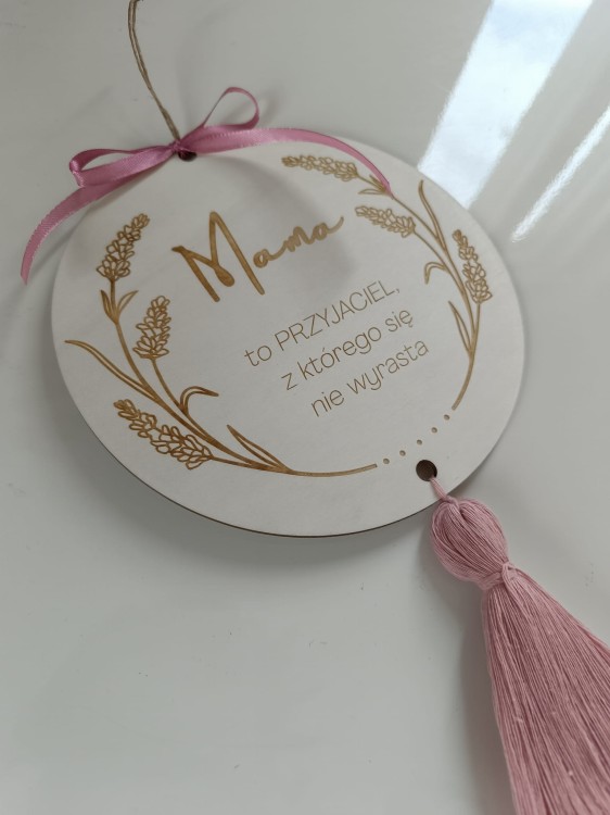 Drewniane-dekoracje-z-personalizowanym-grawerem-dla-mamy.jpg
