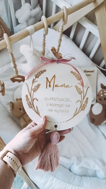 Personalizowana-tabliczka-z-chwostem-na-prezent-dla-mamy.webp