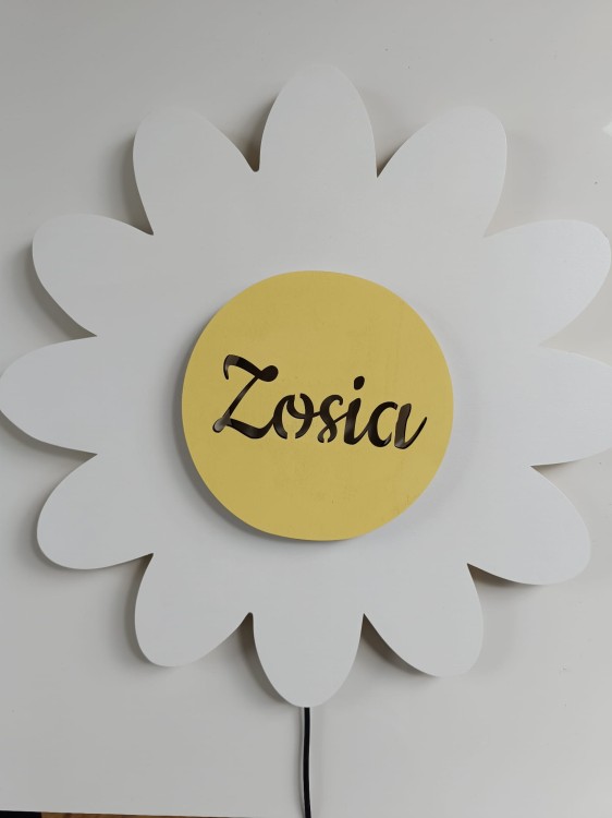 lampka-do-pokoju-dziecięcego-w-kształcie-kwiatka-z-imieniem.jpg