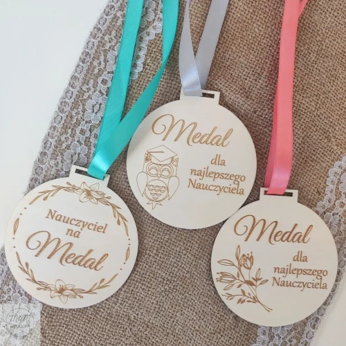 medal prezent dla nauczyciela.webp