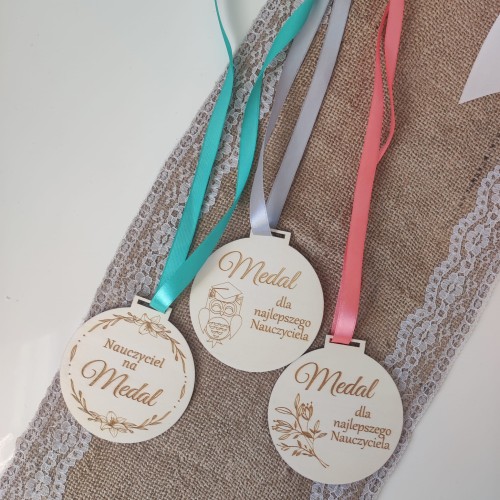 medal na dzień nauczyciela.jpg