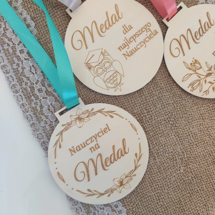 medal upominek na dzień nauczyciela
.jpg