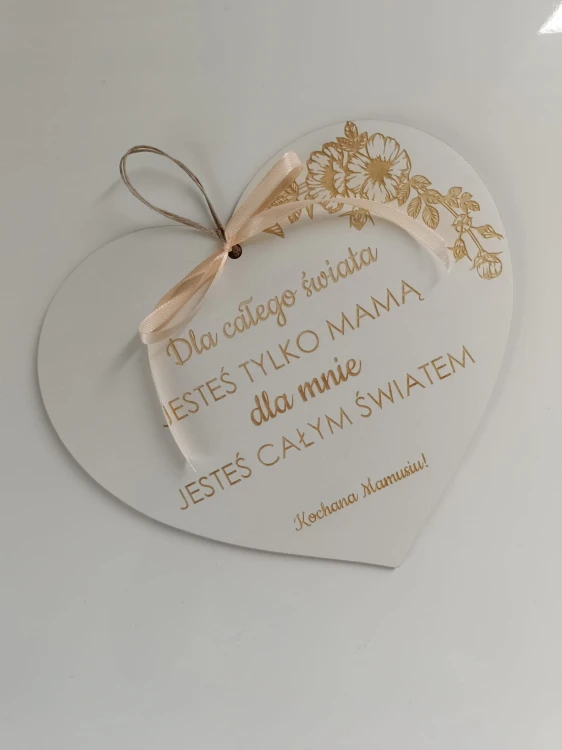 Drewniana-tabliczka-z-grawerem-dla-mamy-na-Dzień-Matki.jpg