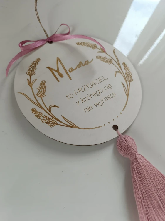 Drewniane-dekoracje-z-personalizowanym-grawerem-dla-mamy.jpg