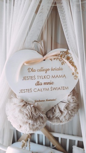 Drewniana-tabliczka-serce-na-prezent-dla-mamy.jpg